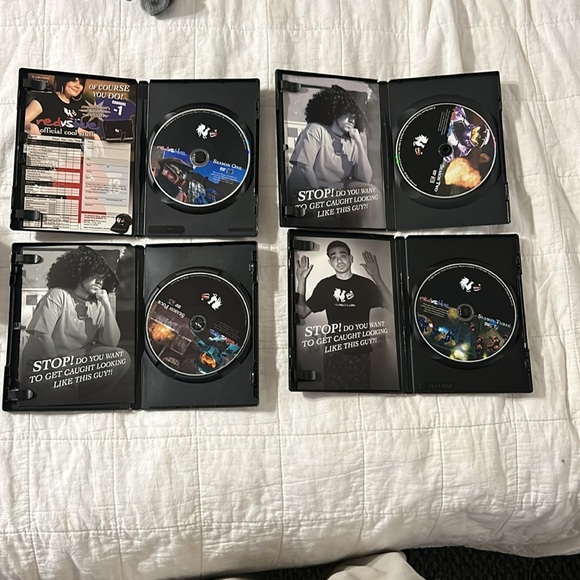 Red bs Blue seasons 1-4. 2-4 autographed. - Picture 6 of 6